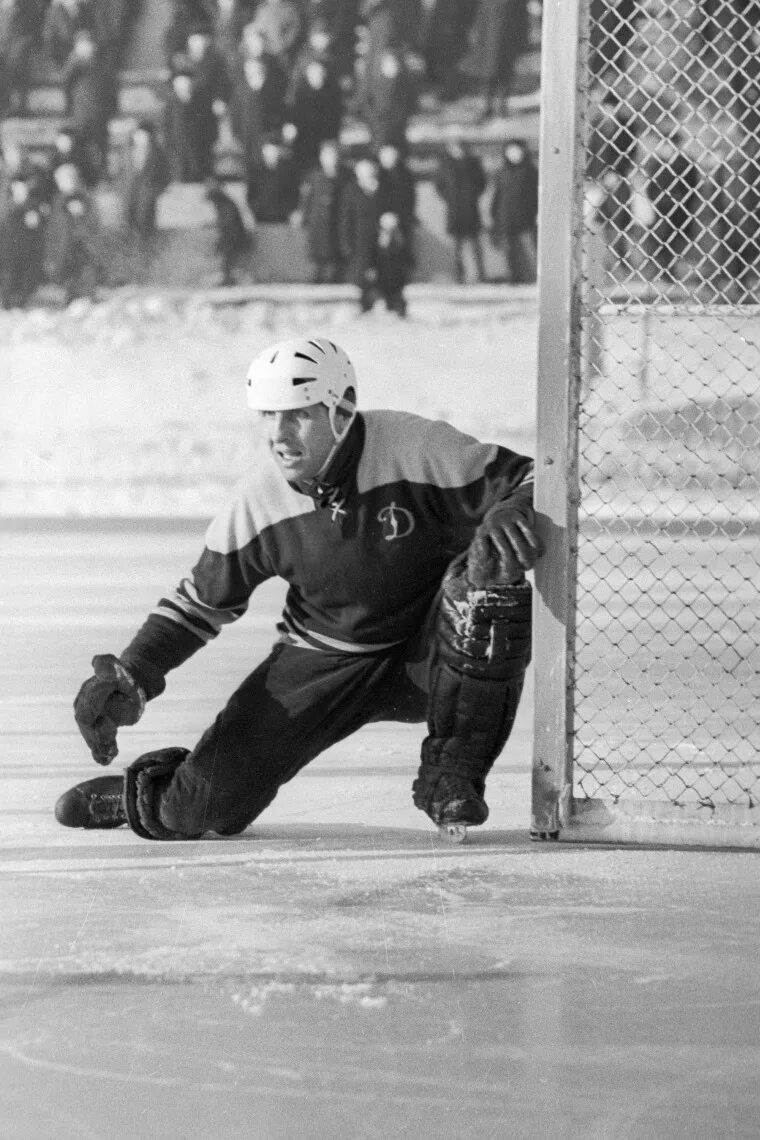 Lev Yashin hockey.jpg